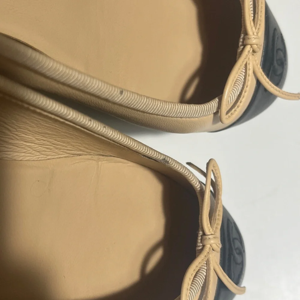 CHANEL Two-Tone Beige and Black Flats - Picture 10 of 10